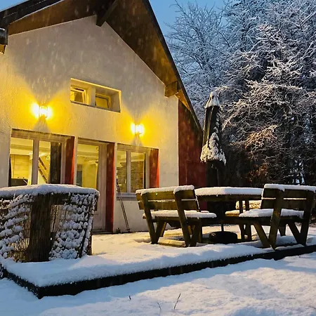 Chalet Cosy Entre Lacs Et Montagnes *
